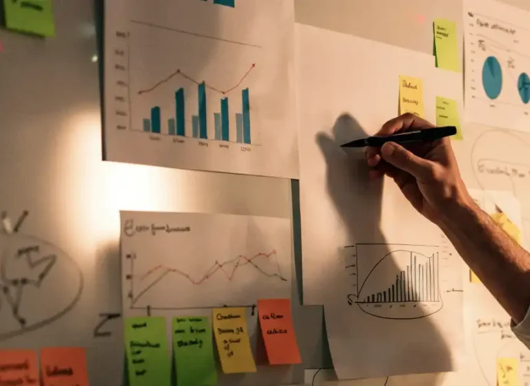 Um guia passo a passo para implementar Growth Marketing em sua empresa. Aprenda a adotar uma mentalidade de crescimento orientada a dados e resultados mensuráveis.