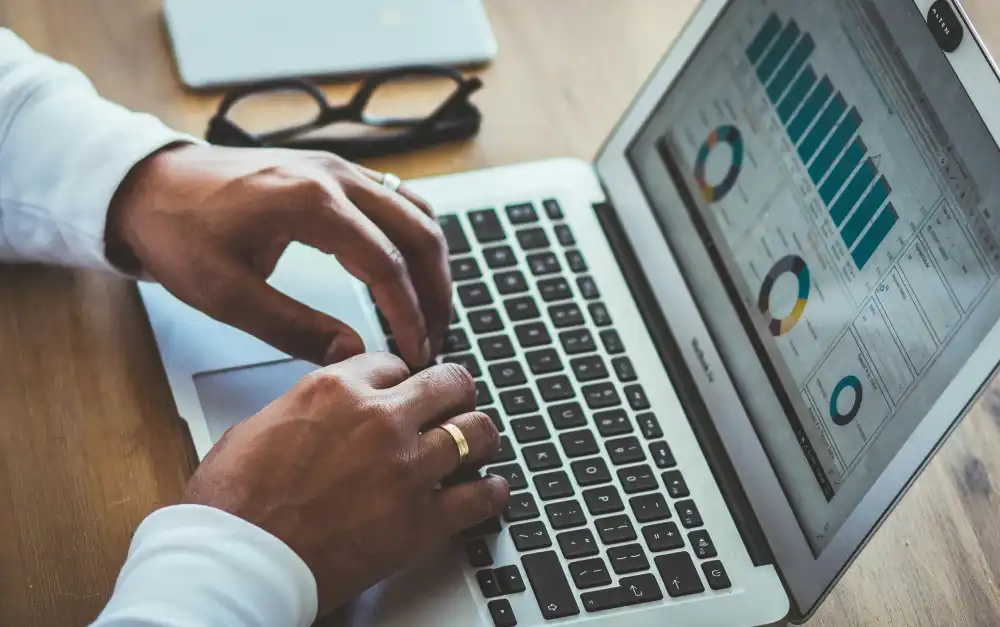 Descubra o que é Growth Marketing, uma abordagem estratégica focada em crescimento sustentável, e entenda os benefícios que pode trazer para o seu negócio.